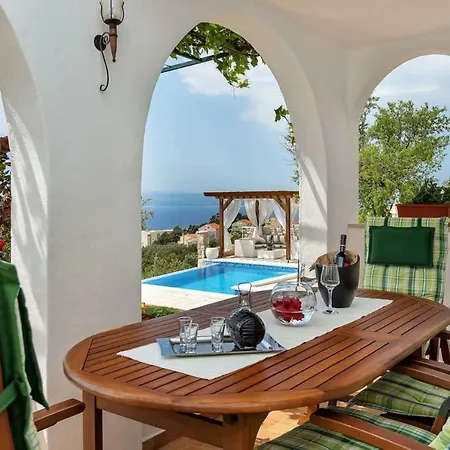 Holiday home Holiday Mendula Makarska