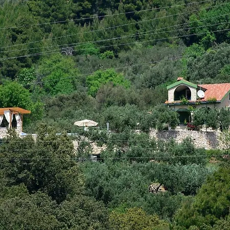 Holiday home Holiday Mendula Makarska