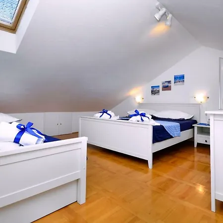 Holiday home Holiday Mendula Makarska