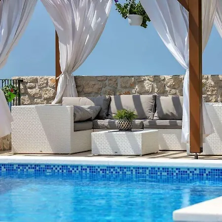 Holiday home Holiday Mendula Makarska