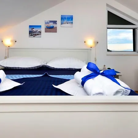 Holiday home Holiday Mendula Makarska