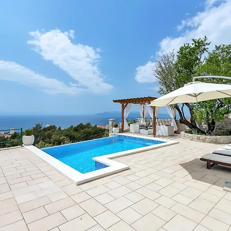 Holiday Mendula Makarska